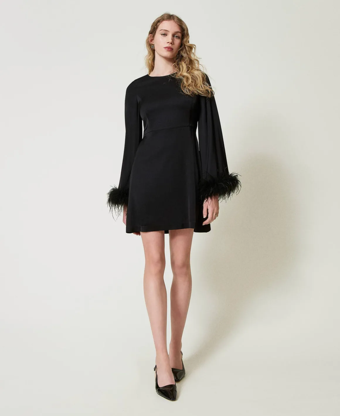 TWINSET Milano Abito Corto In Raso Con Piume | Vestiti Da Cerimonia | Vestiti Eleganti