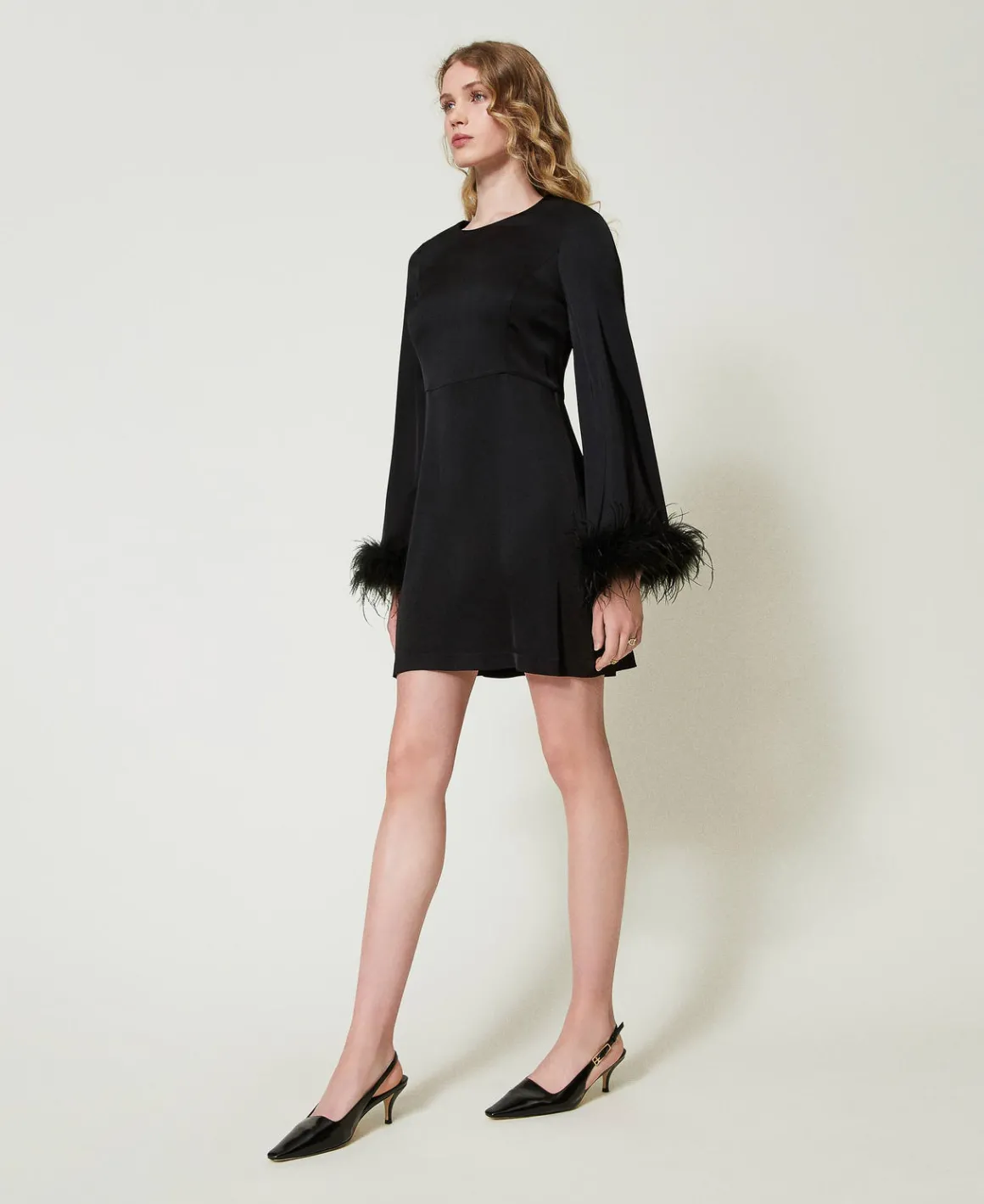 TWINSET Milano Abito Corto In Raso Con Piume | Vestiti Da Cerimonia | Vestiti Eleganti
