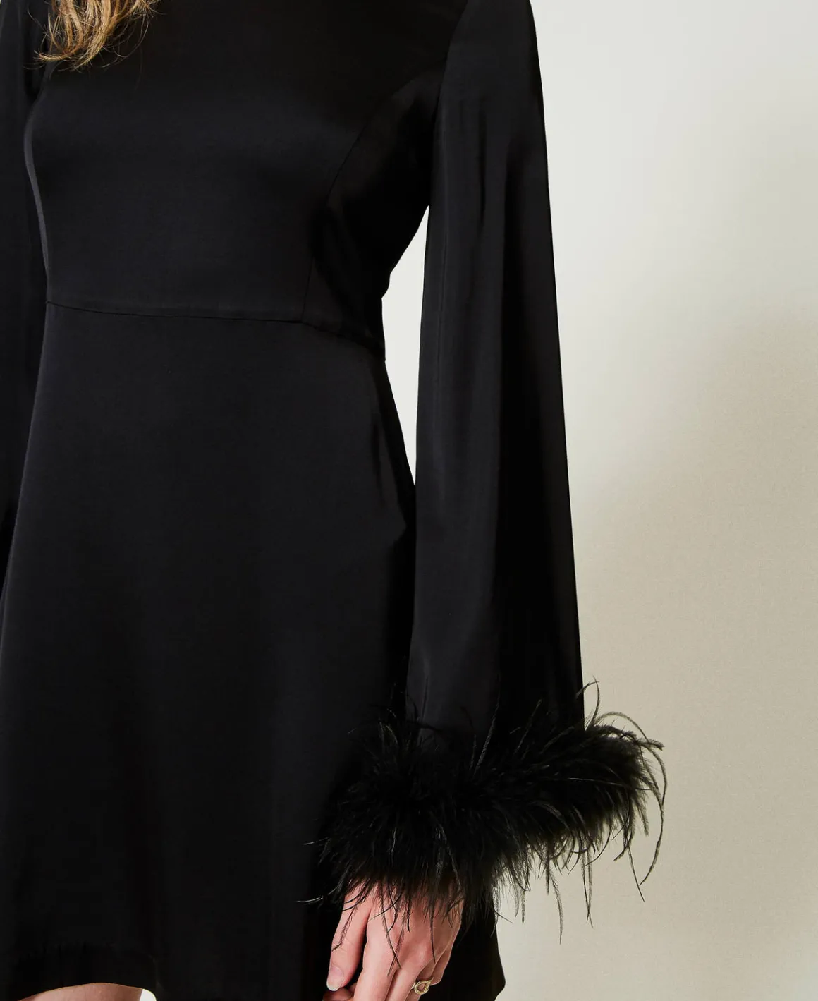 TWINSET Milano Abito Corto In Raso Con Piume | Vestiti Da Cerimonia | Vestiti Eleganti