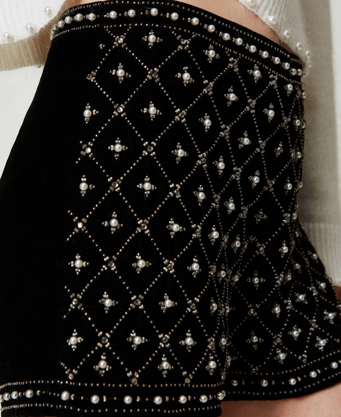 TWINSET Milano Shorts In Velluto Ricamato | Pantaloni Eleganti | Shorts